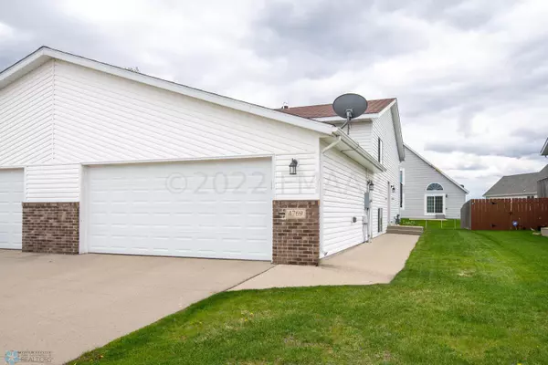 4769 TOWNSITE PL S, Fargo, ND 58104