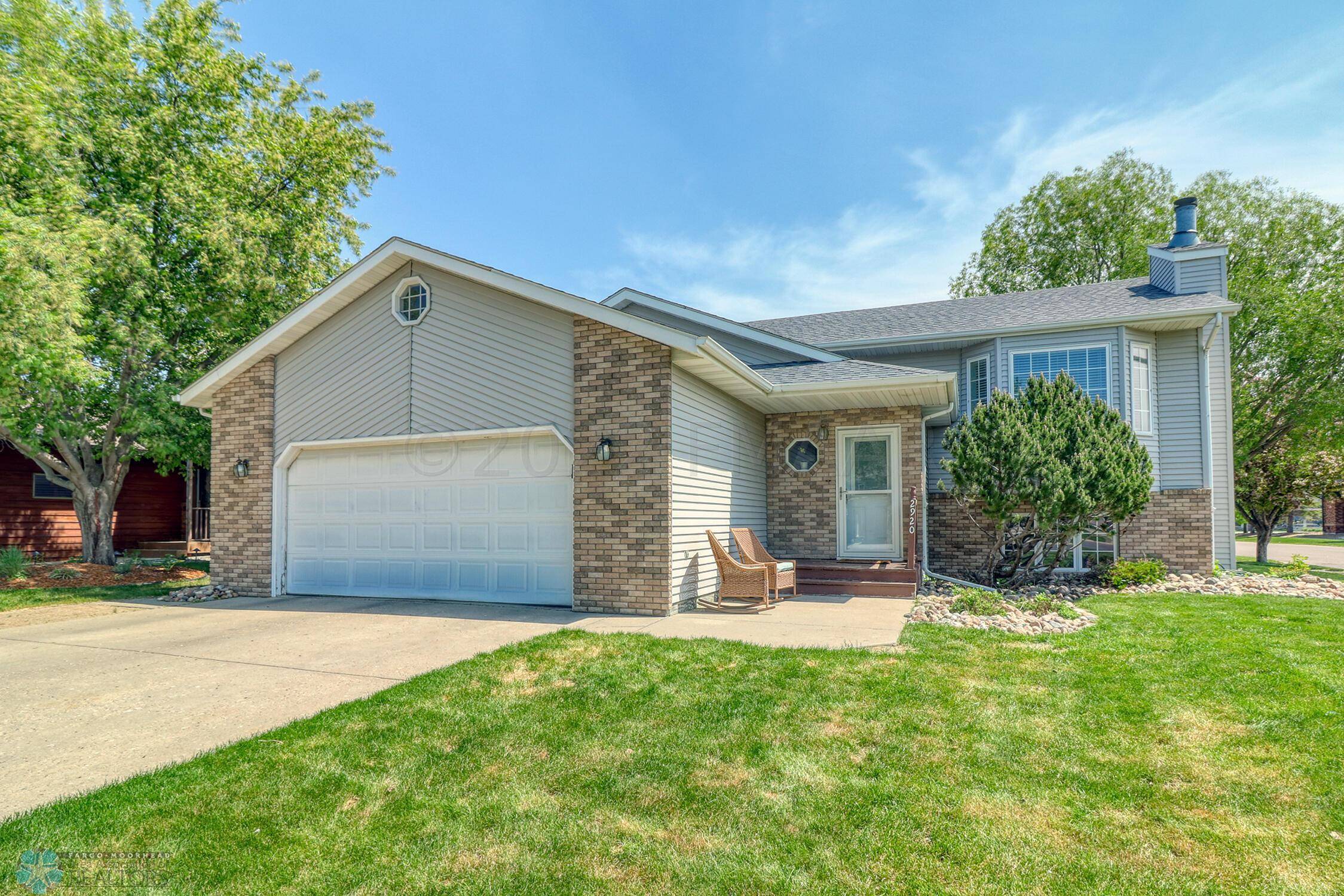 2920 SOUTH BAY DR S, Fargo, ND 58103