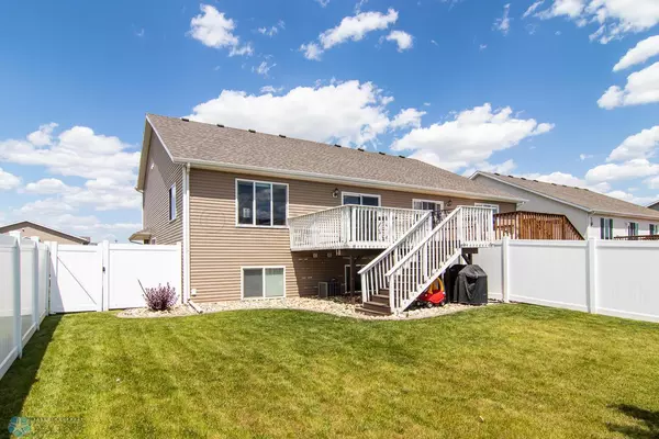 West Fargo, ND 58078,3422 EAGLE RUN LN