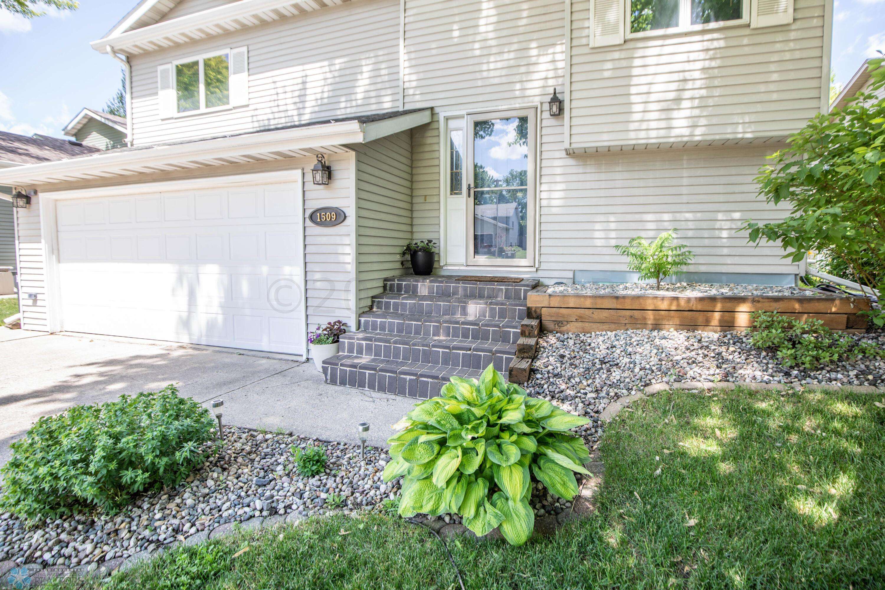 Fargo, ND 58103,1509 29 AVE S