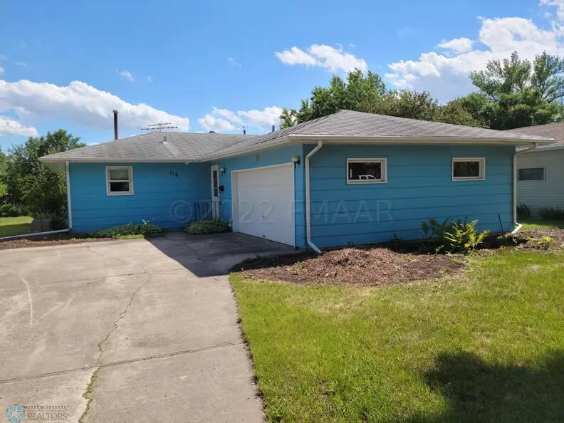 Fargo, ND 58102,318 28 AVE N