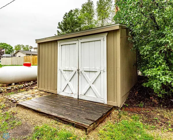 Lisbon, ND 58054,706 ASH ST