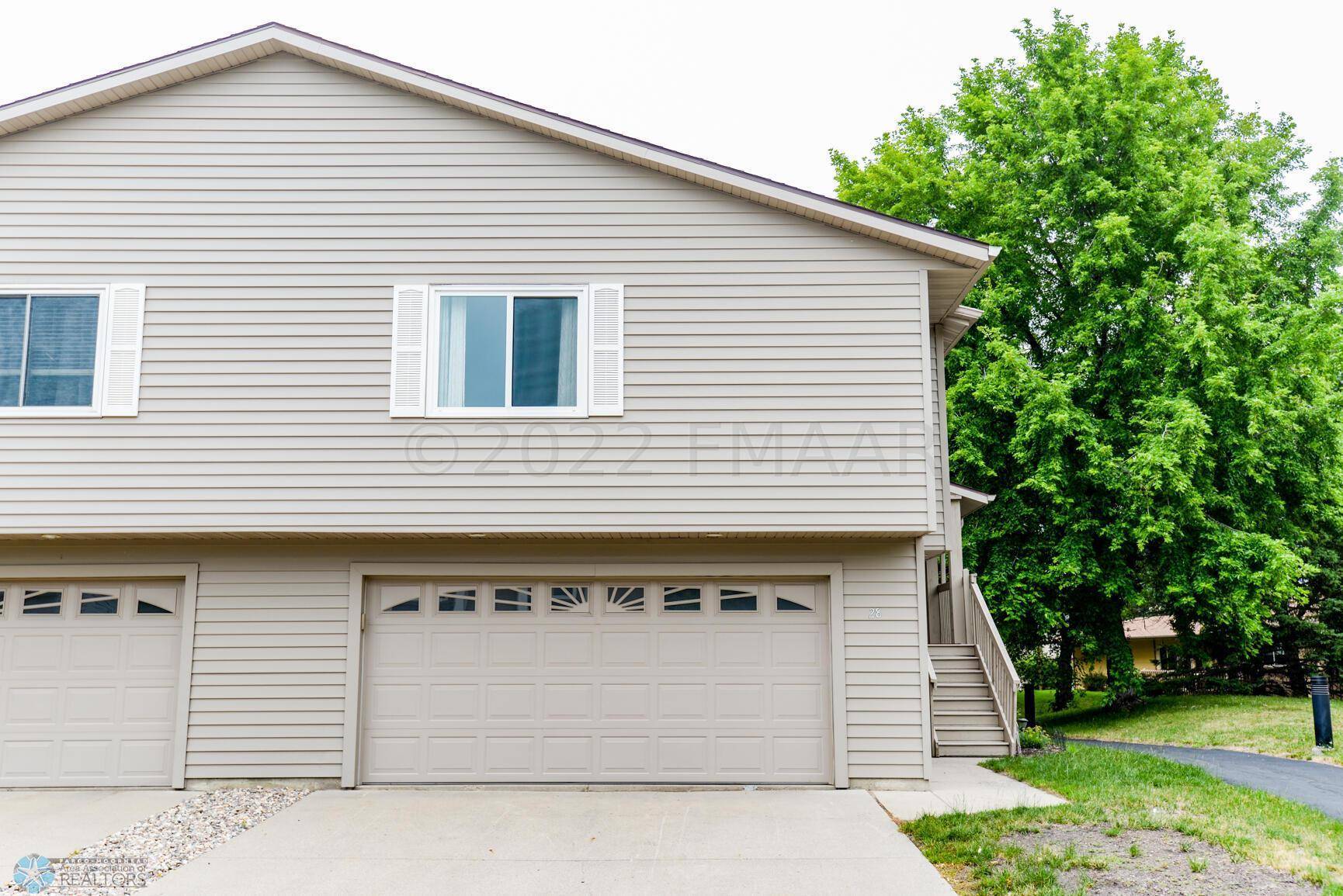 28 FREMONT DR S, Fargo, ND 58103