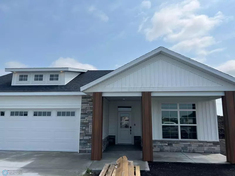 698 RANIA WAY W, West Fargo, ND 58078