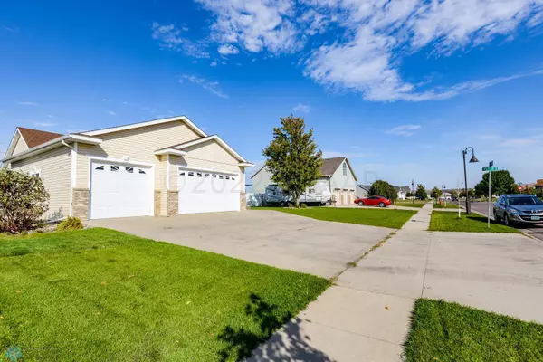 Fargo, ND 58104,5505 FARMSTEAD CT S