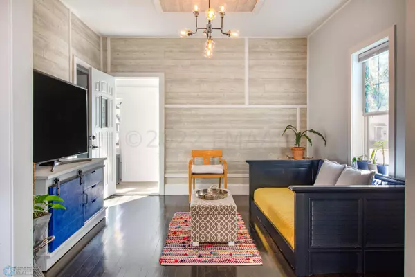 Fargo, ND 58103,1817 5TH AVE S