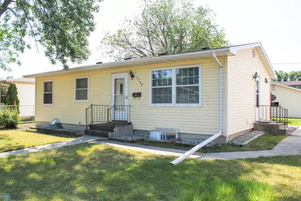Fargo, ND 58103,2206 9 AVE S