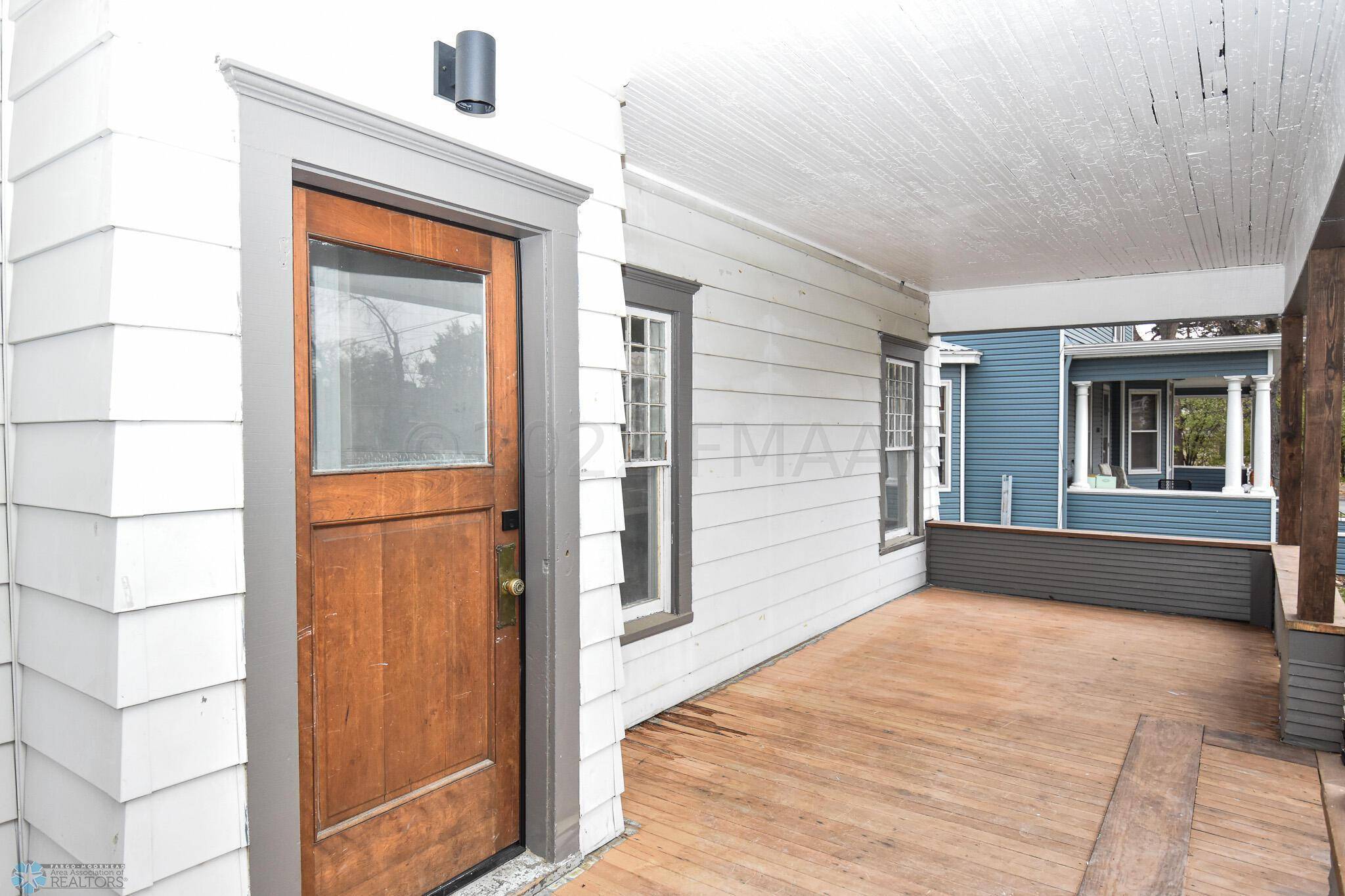 Fargo, ND 58103,1128 5TH AVE S
