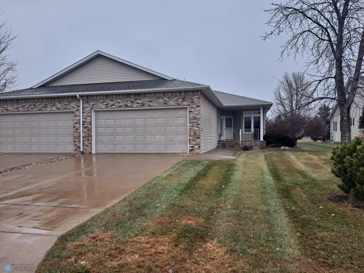 Fargo, ND 58104,3121 TIMBERLINE CIR S