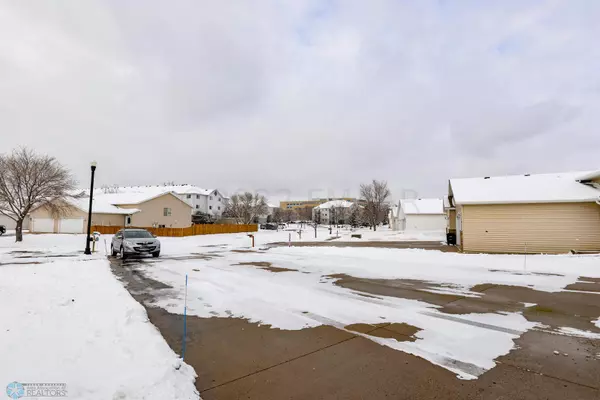 Fargo, ND 58104,2842 DAKOTA PARK CIR S