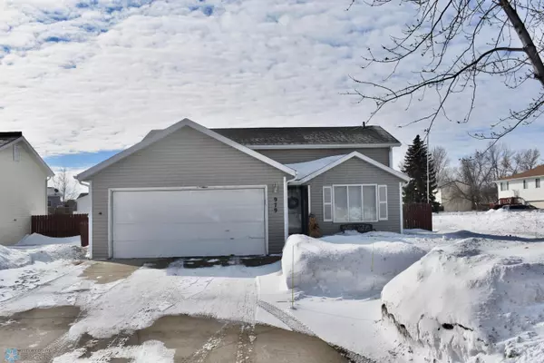 979 SHEYENNE PARK PL, West Fargo, ND 58078