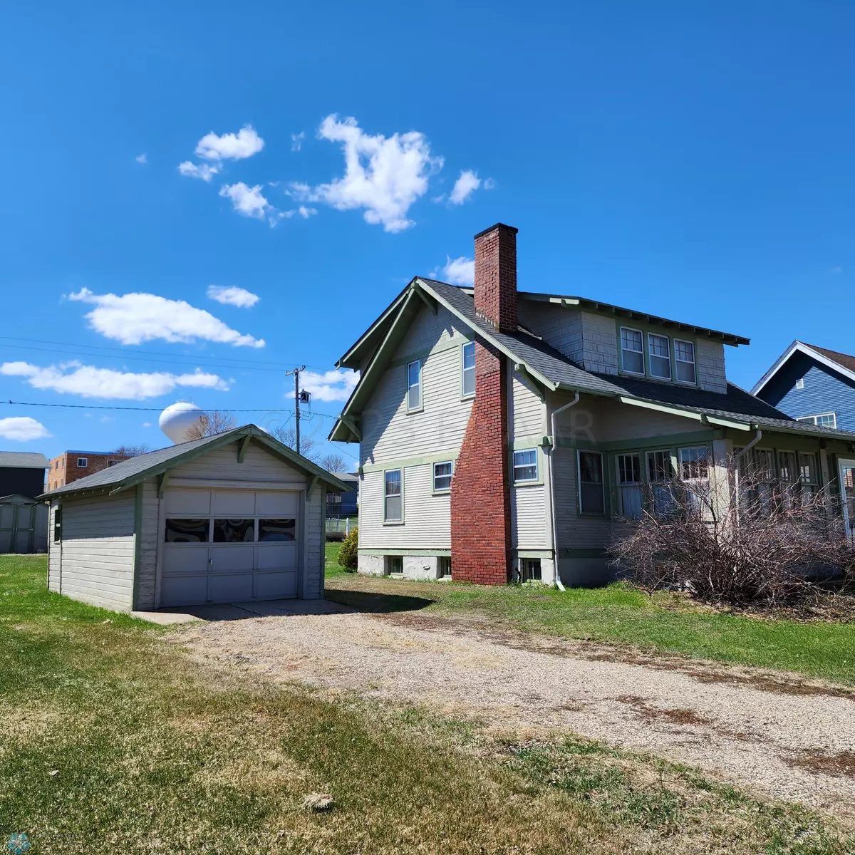 Lisbon, ND 58054,906 ASH ST