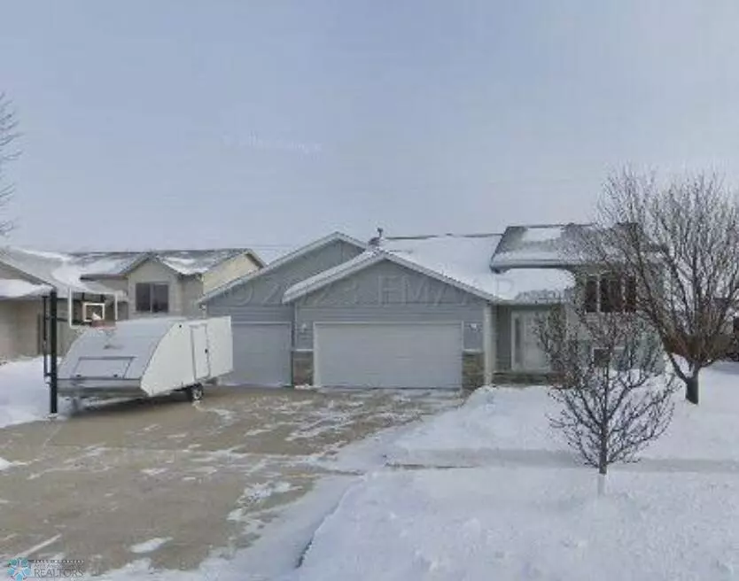 West Fargo, ND 58078,1642 OAKWOOD DR