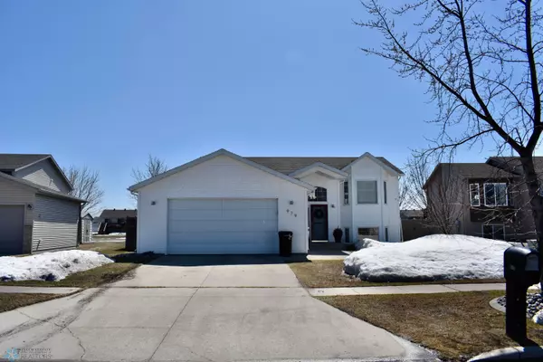 979 39 1/2 AVE W, West Fargo, ND 58078