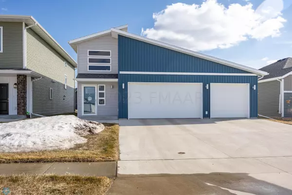 789 ALBERT DR W, West Fargo, ND 58078