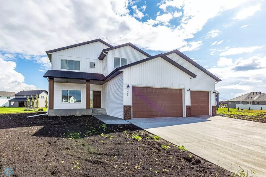 935 50TH AVE W, West Fargo, ND 58078