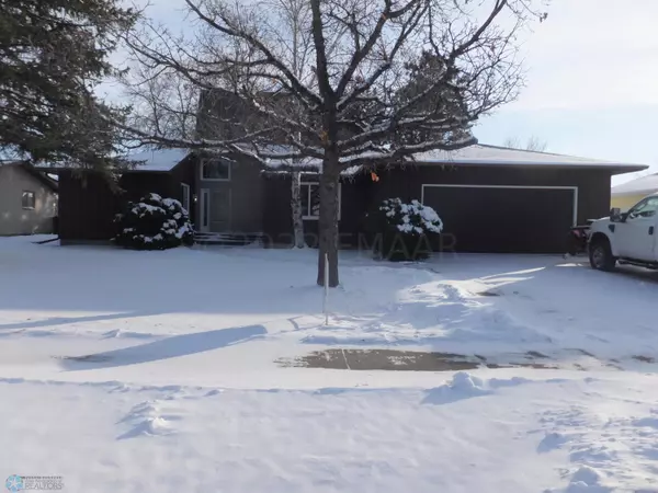 2504 18TH ST S, Moorhead, MN 56560