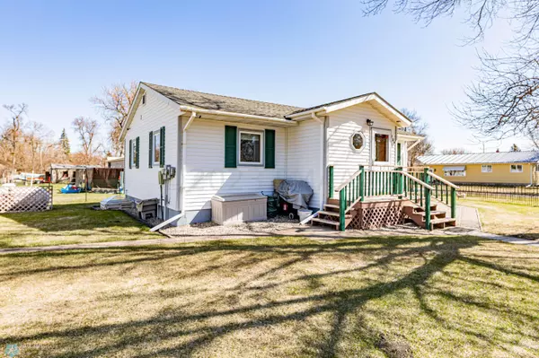 207 6TH AVE E, Lisbon, ND 58054