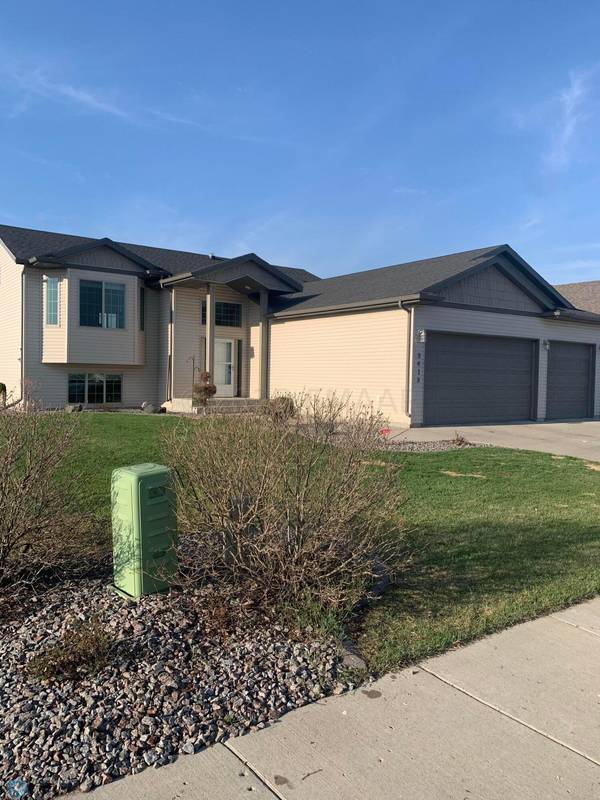 3413 LOBERG LN,  West Fargo,  ND 58078