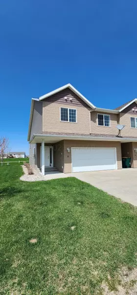 1184 WESTPORT BEACH WAY #F, West Fargo, ND 58078