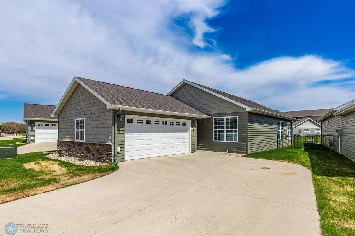 Fargo, ND 58104,2640 WHISPERING CREEK CIR S