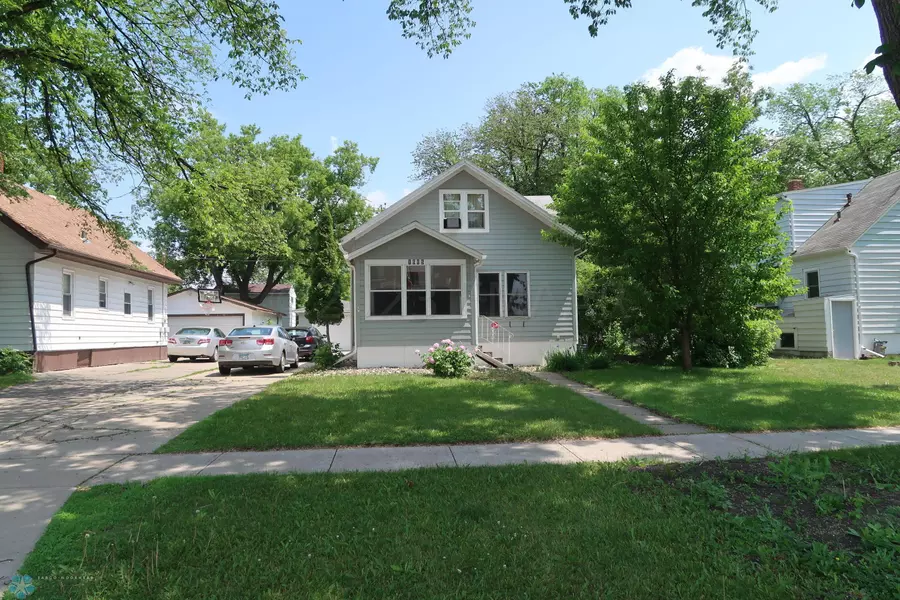 1605 12 ST N, Fargo, ND 58102