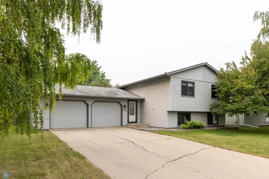 655 7 AVE E, West Fargo, ND 58078