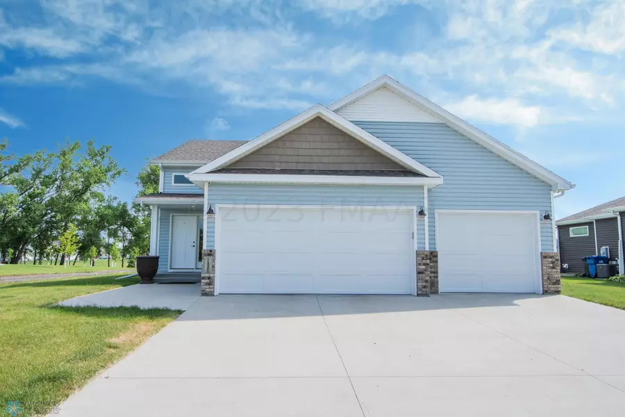 1421 SUMMERWOOD TRL W, Dilworth, MN 56529