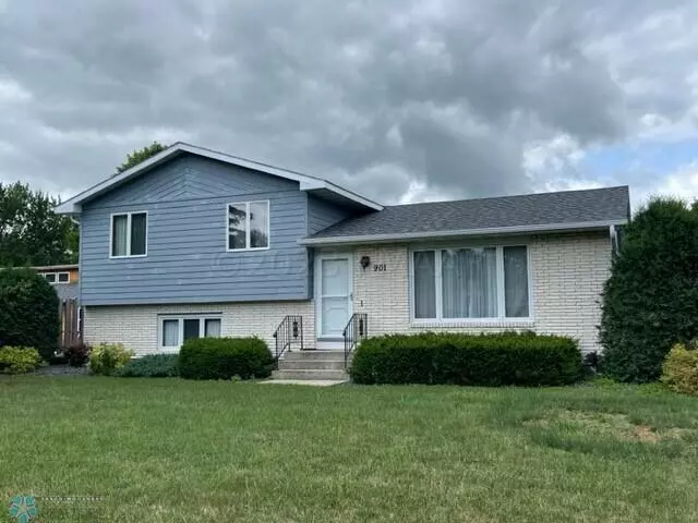 901 2ND ST S, Wahpeton, ND 58075