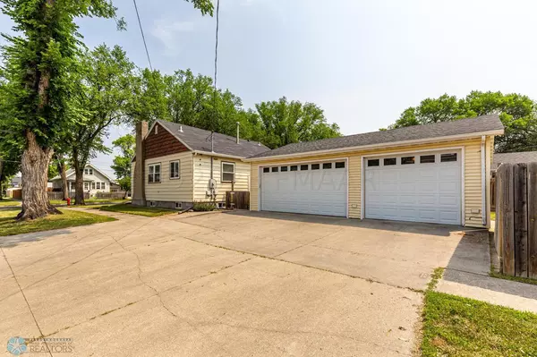 Fargo, ND 58103,1548 2 AVE S