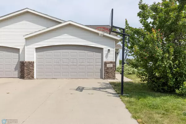 3455 EAGLE RUN LN, West Fargo, ND 58078