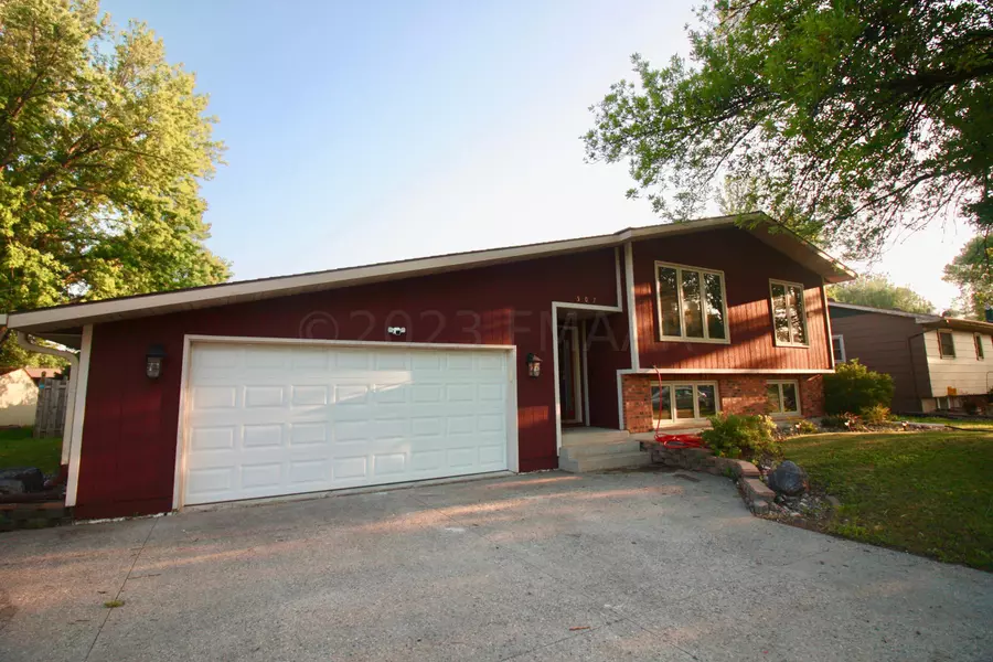 507 18TH AVE N, Wahpeton, ND 58075