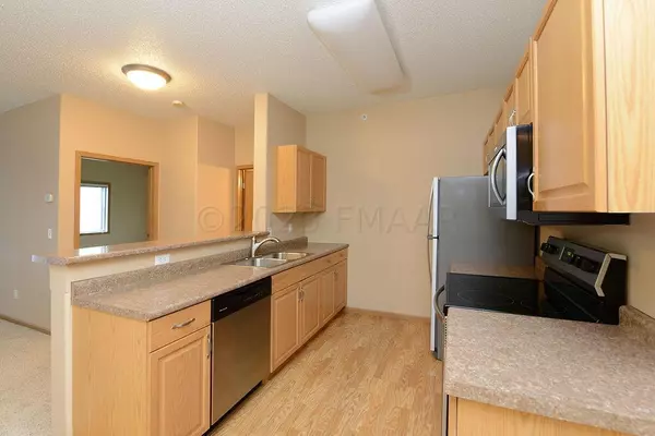 Fargo, ND 58104,3434 28 ST S #UNIT 2