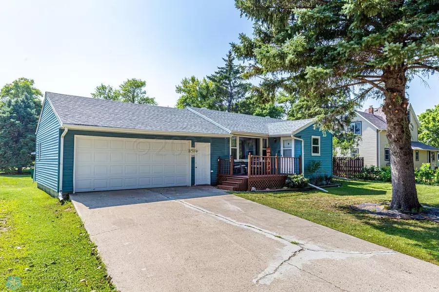 180 MAPLE ST, Kindred, ND 58051