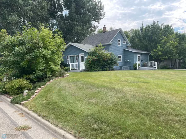 112 6TH AVE E, Lisbon, ND 58054