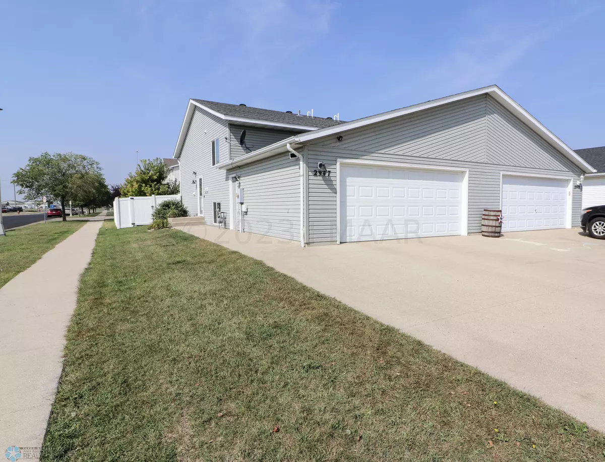 Fargo, ND 58103,2947 WHEATLAND DR S