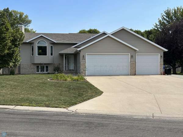 2710 33 ST S, Fargo, ND 58103