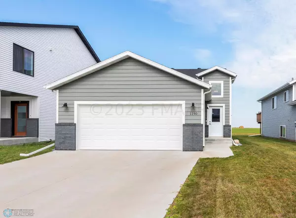 1190 HIGHLAND LN W, West Fargo, ND 58078