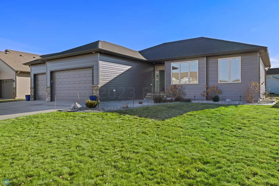 455 SOUTH POND CT E, West Fargo, ND 58078