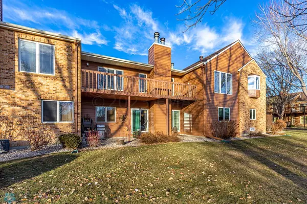 3233 16 AVE S #UNIT 1, Fargo, ND 58103