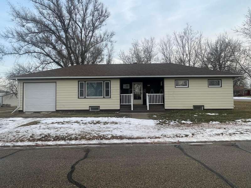 304 4TH AVE, Milnor, ND 58060