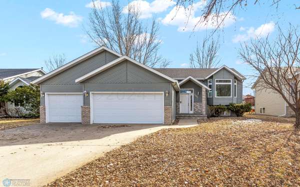 1103 SOMMERSET DR,  West Fargo,  ND 58078