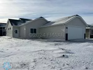 505 WESTVIEW LN E, West Fargo, ND 58078