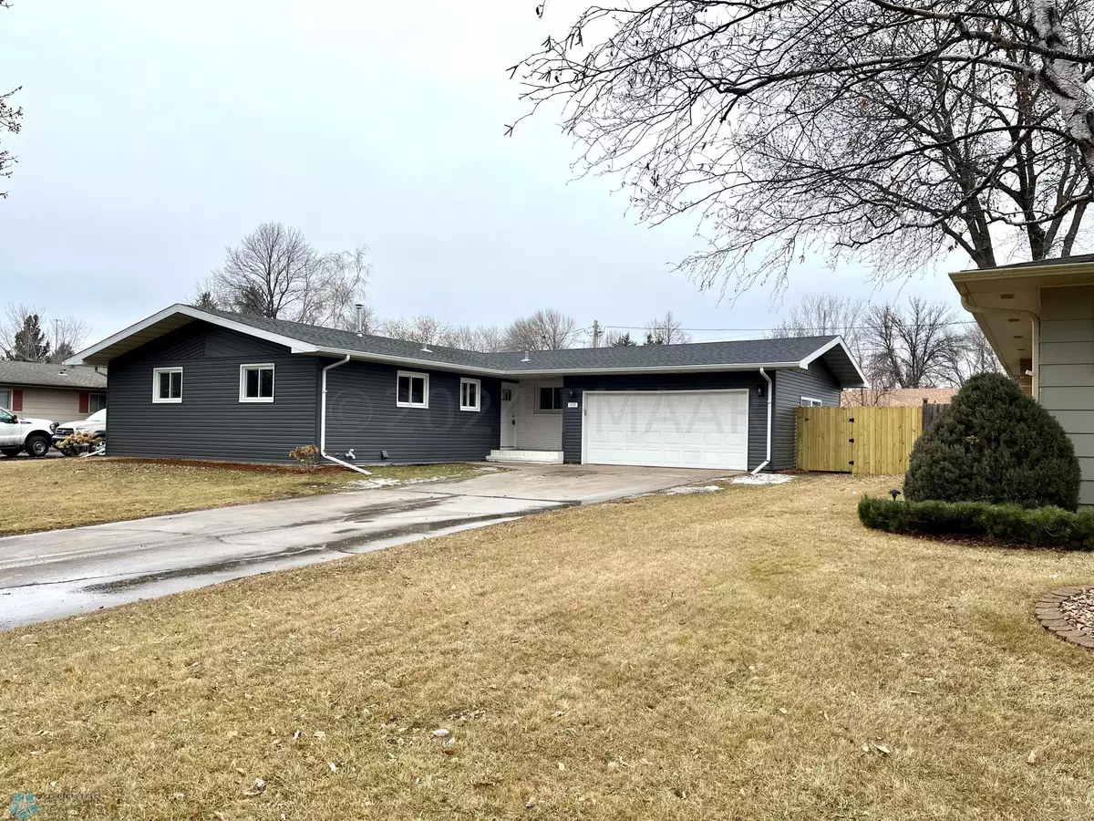 Moorhead, MN 56560,418 DALE AVE S