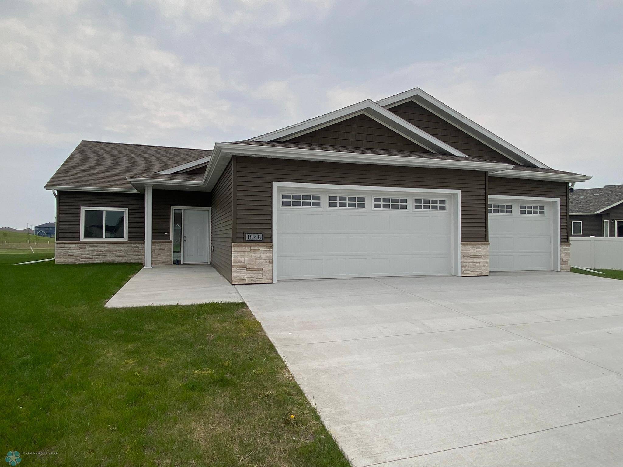 1848 67 AVE S,  Fargo,  ND 58104