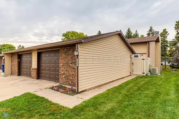 655 BEECH LN, Moorhead, MN 56560