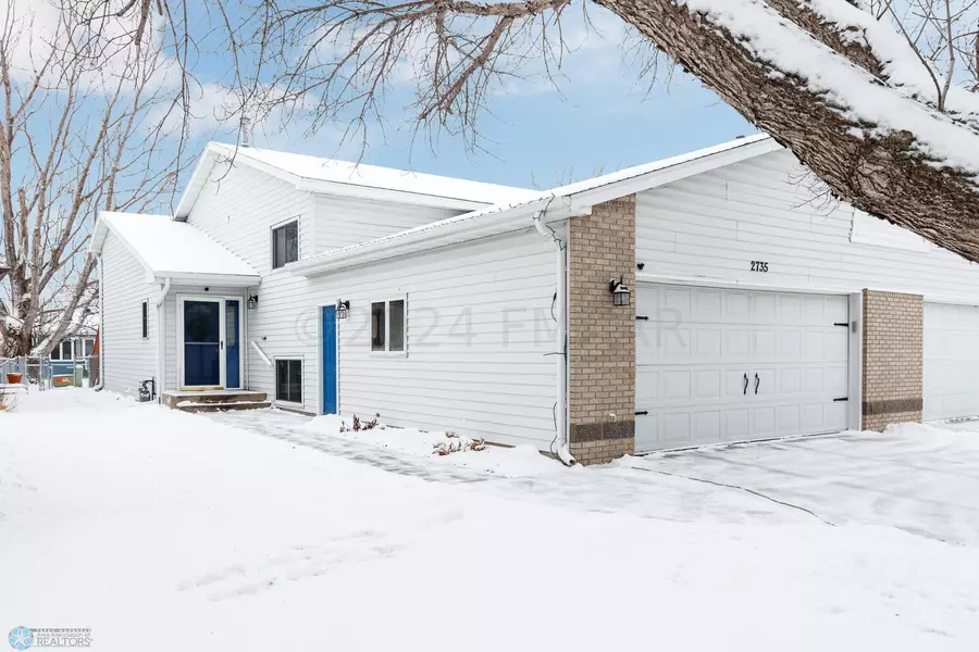 2735 26TH STREET CIR S, Moorhead, MN 56560