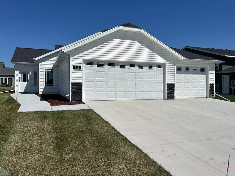 528 WESTVIEW LN E, West Fargo, ND 58078