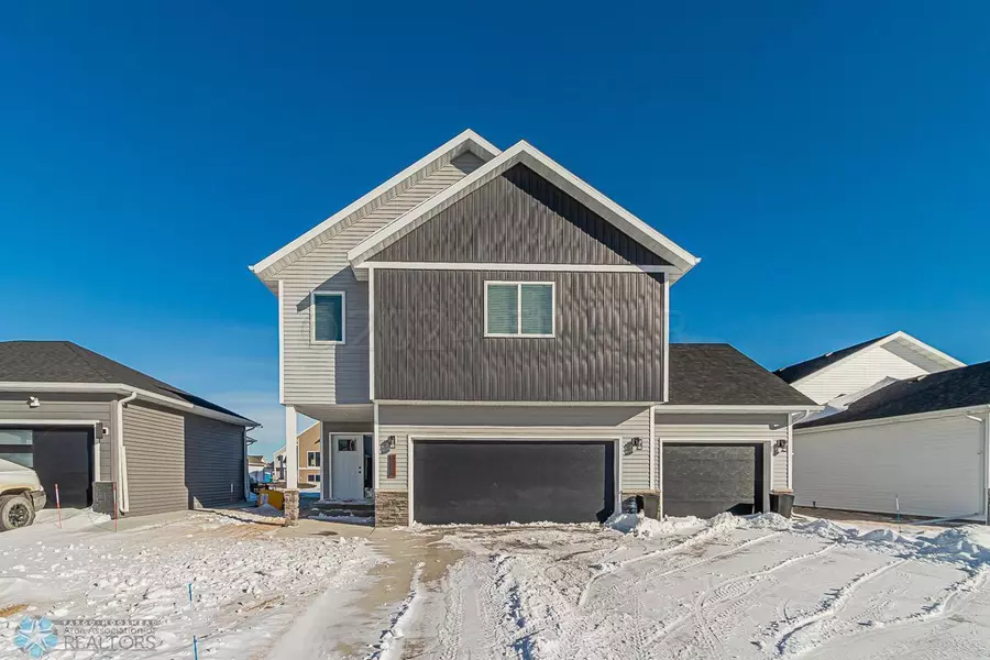 6008 KODIAK LN, Horace, ND 58047