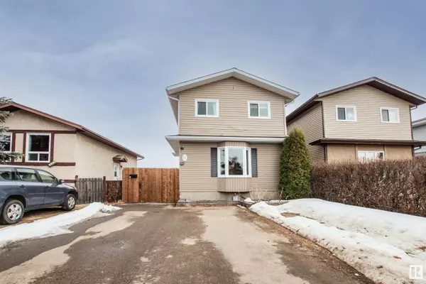 15 Hangingstone DR,  Lacombe,  AB T4L 1R1